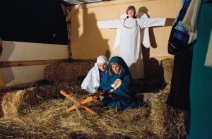 NW1209 Live Nativity Scene A 4x5C