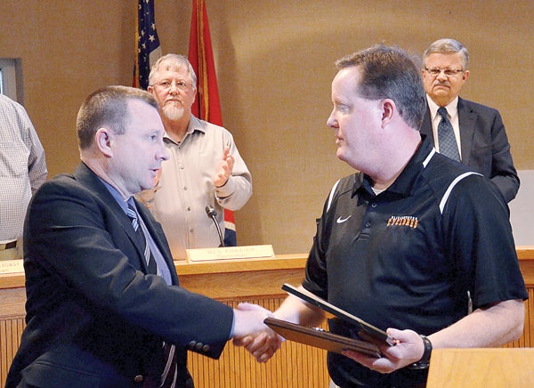 Star Photo/Rebekah Price Elizabethton Mayor Curt Alexander (right) presented Elizabethton Police Capt. Jerry Bradley with a Silver Cross and a Medal of Honor Thursday.
