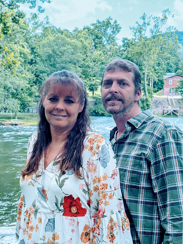 Mr. and Mrs. Adam Ashley celebrate 25th anniversary www.elizabethton