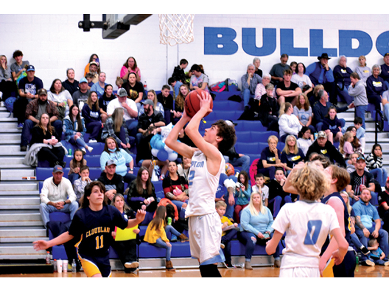 Hampton Middle faces Cloudland on 8th Grade Night www.elizabethton